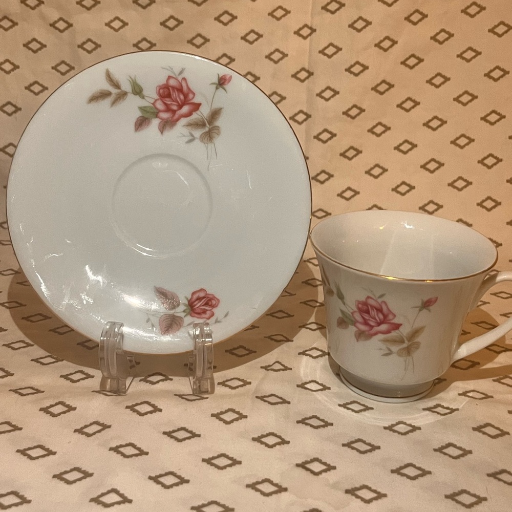 Charming Pink and White Floral Dining Mugs
